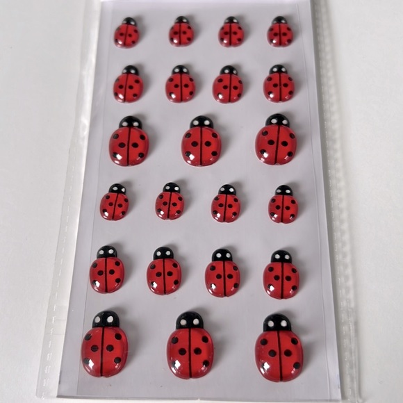🆕 NEW 22 pcs Self-Adhesive Ladybug Gems - Picture 3 of 9
